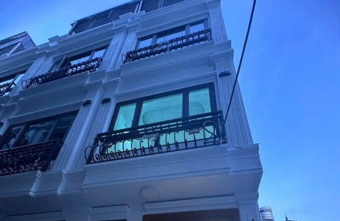 Cc gửi bán Nhà 3.5 tầng tại Tràng An, tt Chúc Sơn 40.8m2, 2.x tỷ, ô tô đỗ cửa